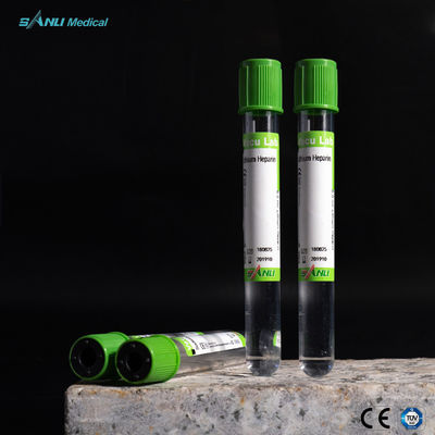 Dessus vert de tubes de collection de sang en verre d'héparine de lithium pour des essais de biochimie